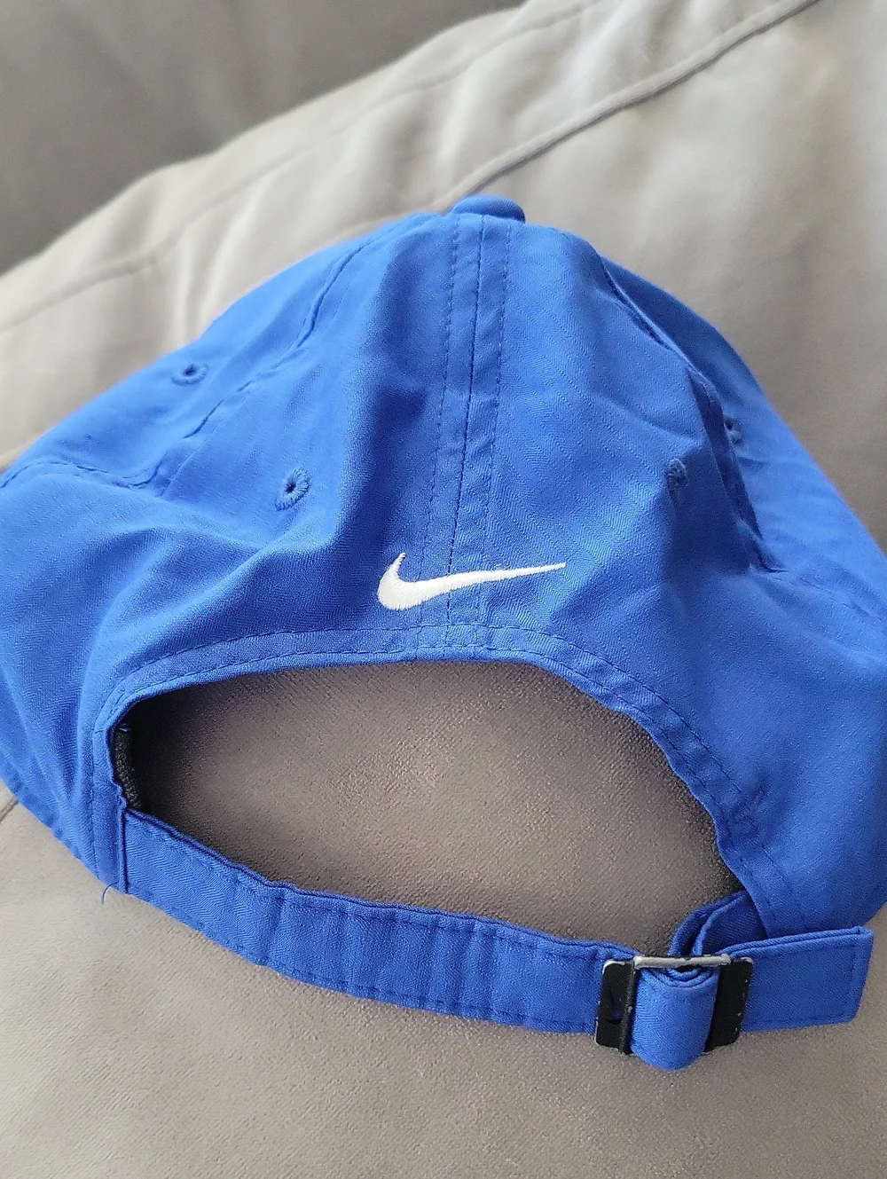 Nike cap vivid